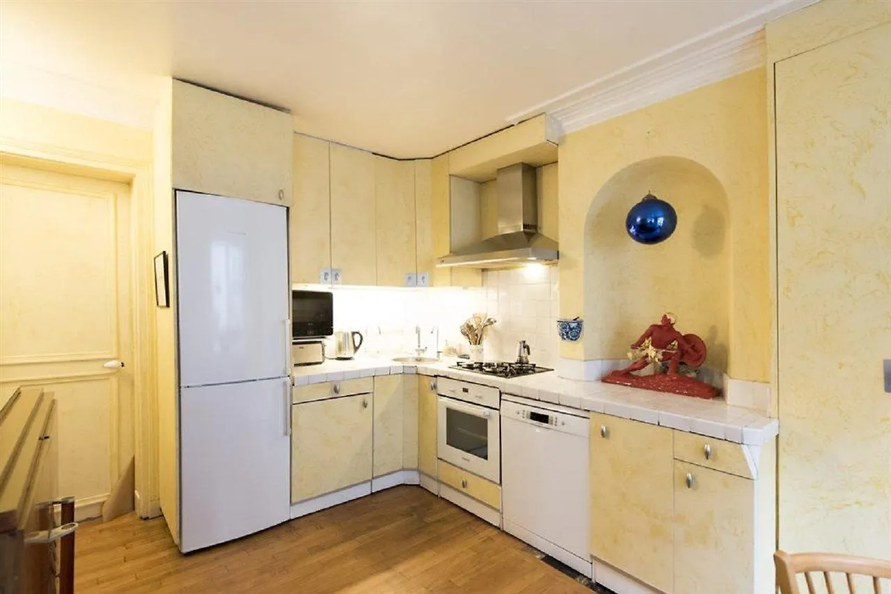 Place De La Republique Hideaway Apartment Paris France